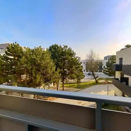Air-conditioned 2 Apartment, With Terrace, Rovinka, 302 アパート *