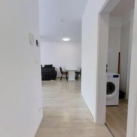 アパート Air-conditioned 2 Apartment, With Terrace, Rovinka, 302 *