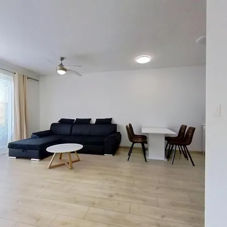 アパート Air-conditioned 2 Apartment, With Terrace, Rovinka, 302
