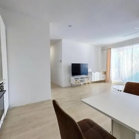 アパート Air-conditioned 2 Apartment, With Terrace, Rovinka, 302 *