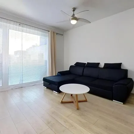 アパート Air-conditioned 2 Apartment, With Terrace, Rovinka, 302 Rovinka