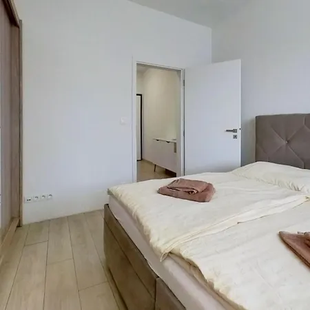 Air-conditioned 2 Apartment, With Terrace, Rovinka, 302 アパート